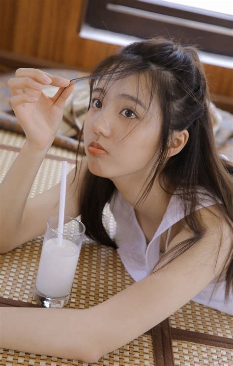 《上有老下有小》开播 杨玏邓家佳演绎三明治“新中式”青年生活	